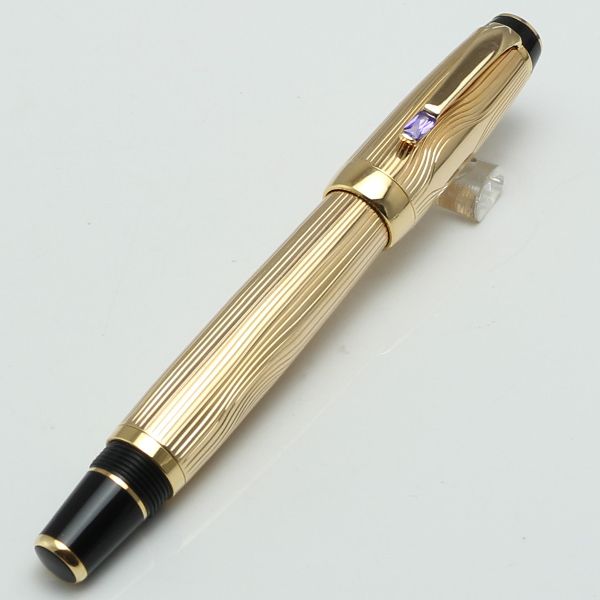 Unique Bohemia Gold Roller Ball Pen Metal Pen Stationery MT Flower Pen Stationery School Office Supplies Writing brand PENS
Unique Bohemia Gold Roller Ball Pen Metal Pen Stationery MT Flower Pen Stationery School Office Supplies Writing brand PENS