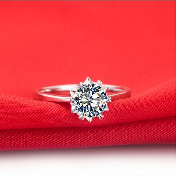 0.5ct snowflake nscd simulated diamond rings solitaire engagement 925 silver ring anniversary female jewelry wedding gift with box, Slivery;golden
0.5ct snowflake nscd simulated diamond rings solitaire engagement 925 silver ring anniversary female jewelry wedding gift with box, Slivery;golden