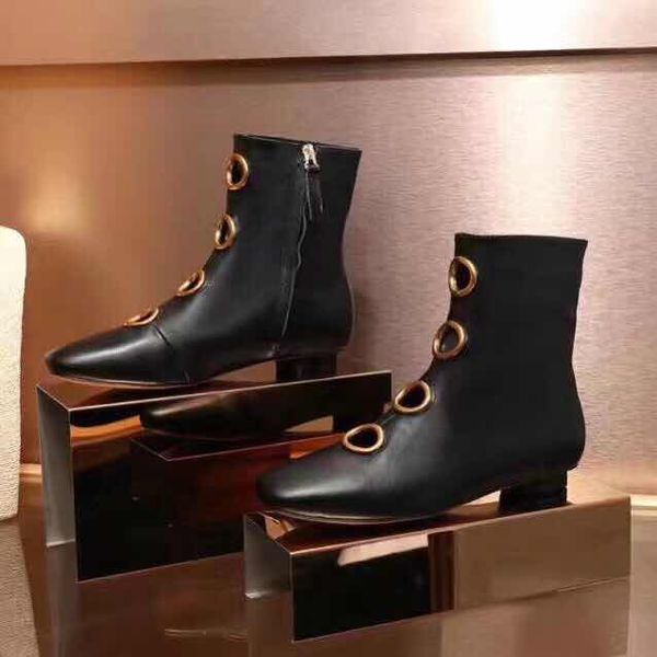 u803 40 black genuine leather holes flat short boots luxury runway vogue catwalk designer
u803 40 black genuine leather holes flat short boots luxury runway vogue catwalk designer