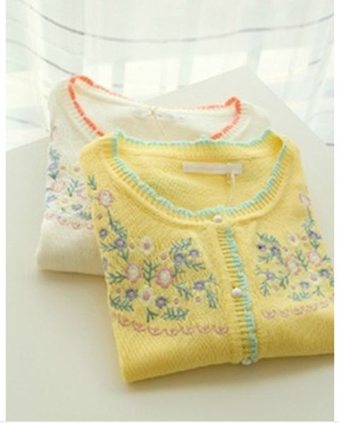 wholesale- new arrival 2017 autumn women clothing embroidered flowers sweater pattern cardigan vintage button blouse wool print coat, White;black
wholesale- new arrival 2017 autumn women clothing embroidered flowers sweater pattern cardigan vintage button blouse wool print coat, White;black