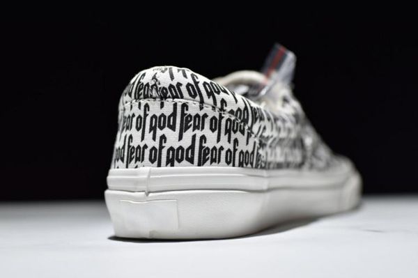 men women 2017 fog fear of god canvas shoes fashion casual lovers skate canvas sneakers 36-44 rubber with shoes box, Black
men women 2017 fog fear of god canvas shoes fashion casual lovers skate canvas sneakers 36-44 rubber with shoes box, Black