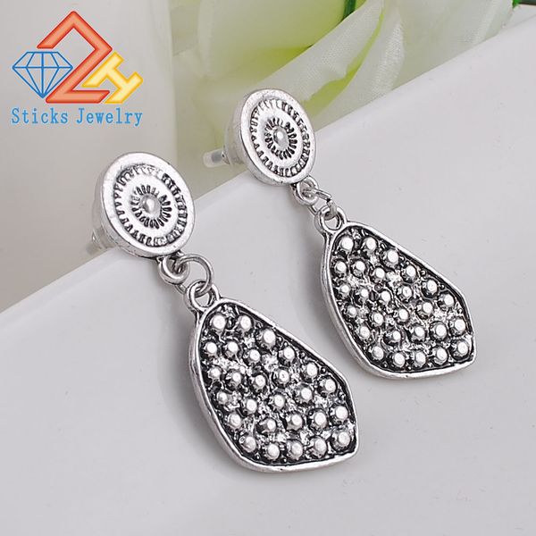 antique silver bohemia flower retro vintage earrings for women lady new jewelry bijouterie 1pair/lot drop shipping
antique silver bohemia flower retro vintage earrings for women lady new jewelry bijouterie 1pair/lot drop shipping