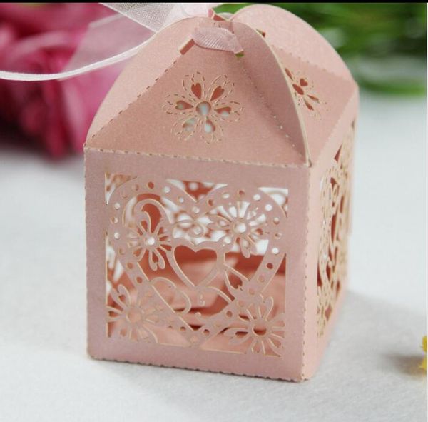 eco дружественные diy свадебный подарочной коробке сердца лазерная резка конфеты фавор коробки с лентой для партии свадебное украшение стола
eco дружественные diy свадебный подарочной коробке сердца лазерная резка конфеты фавор коробки с лентой для партии свадебное украшение стола