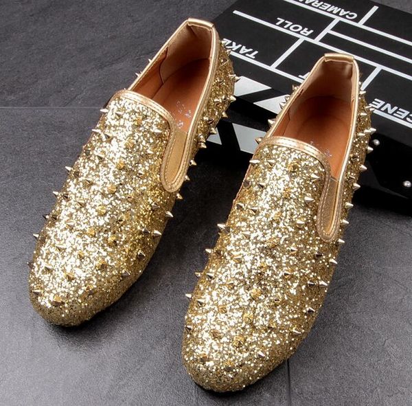 golden red black spikes glitter glitter men loafers smoking slipper casual shoes wedding dress men's flats 140.
golden red black spikes glitter glitter men loafers smoking slipper casual shoes wedding dress men's flats 140.