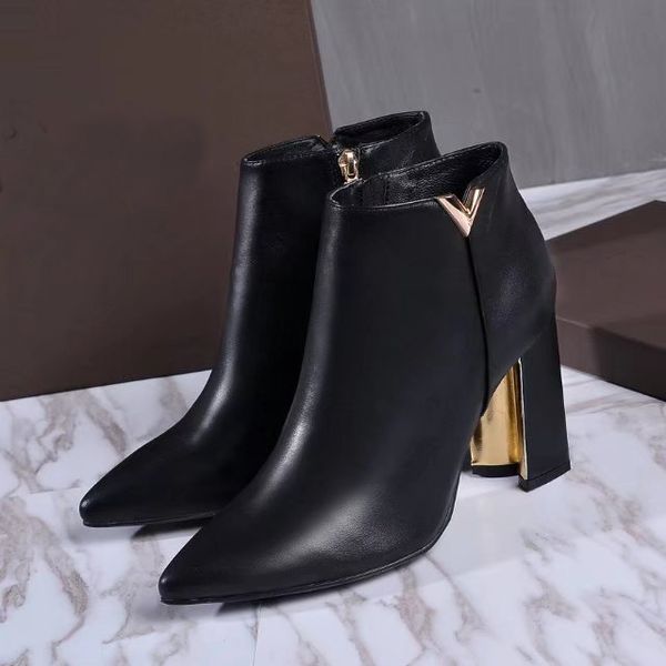 Fa hion new women ladie winter ankle genuine leather boot luxury hoe lv de igner 9 5cm high heel pointed toe lip on black hoe
Fa hion new women ladie winter ankle genuine leather boot luxury hoe lv de igner 9 5cm high heel pointed toe lip on black hoe