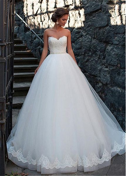 amazing tulle sweetheart neckline ball gown wedding dresses with lace appliques beading sash bridal dress vestido de novia, White
amazing tulle sweetheart neckline ball gown wedding dresses with lace appliques beading sash bridal dress vestido de novia, White