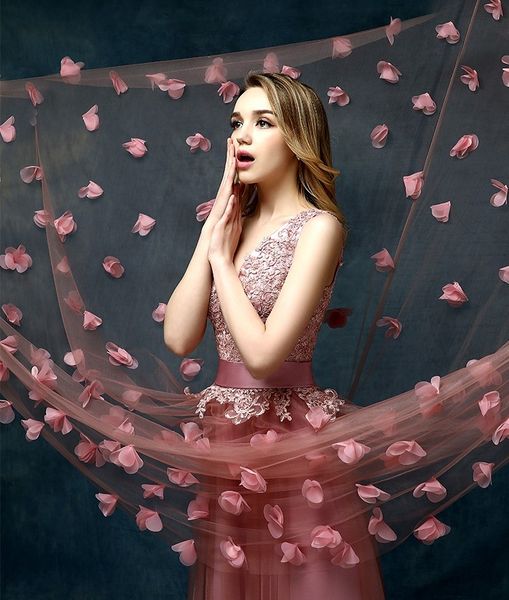 elegant long beautiful v neck formal evening dresses 2017 dubai kaftan a line lace flower floor length mother of the bride prom party, Black;red
elegant long beautiful v neck formal evening dresses 2017 dubai kaftan a line lace flower floor length mother of the bride prom party, Black;red