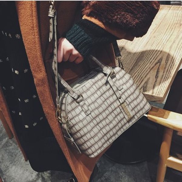 new. women's bags. girls. casual fashion. the bamboo shaped shell. grid. handbag. pu. soft. monochromatic.cross body.shoulder bags.tote
new. women's bags. girls. casual fashion. the bamboo shaped shell. grid. handbag. pu. soft. monochromatic.cross body.shoulder bags.tote