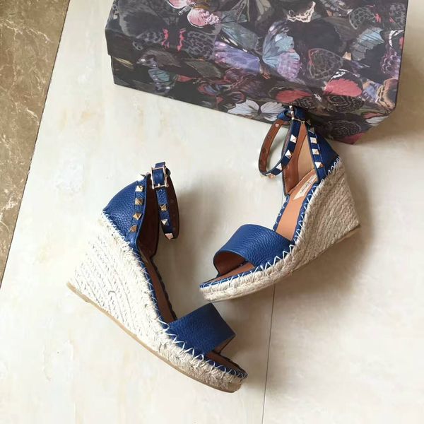 2017 european big name luxury goods, new style women's shoes, fine heel shoes, sandals, formal shoes, bare feet, genuine leather, foot, Black
2017 european big name luxury goods, new style women's shoes, fine heel shoes, sandals, formal shoes, bare feet, genuine leather, foot, Black