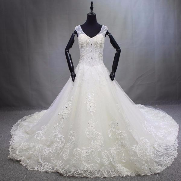 глубокий v-образным вырезом без рукавов королевский поезд свадебное платье 2018 роскошные кристалл бисером свадебные платья с блестками свад, White
глубокий v-образным вырезом без рукавов королевский поезд свадебное платье 2018 роскошные кристалл бисером свадебные платья с блестками свад, White