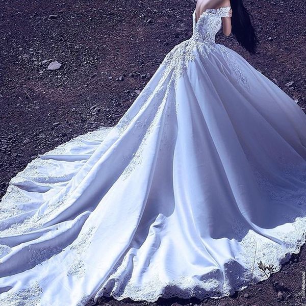 luxurious vintage long train empire wedding dresses off-shoulder applique lace bridal's gown v-back wedding gown, White
luxurious vintage long train empire wedding dresses off-shoulder applique lace bridal's gown v-back wedding gown, White