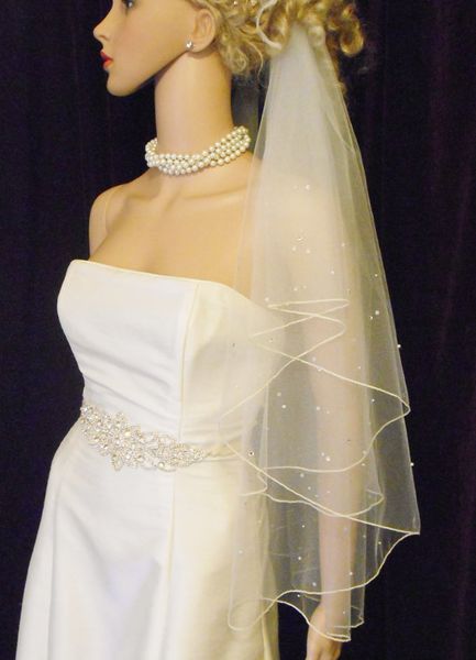 elbow length champagne white ivory wedding veil one layer line edge rhionstone pearl bridal veils with comb, Black
elbow length champagne white ivory wedding veil one layer line edge rhionstone pearl bridal veils with comb, Black