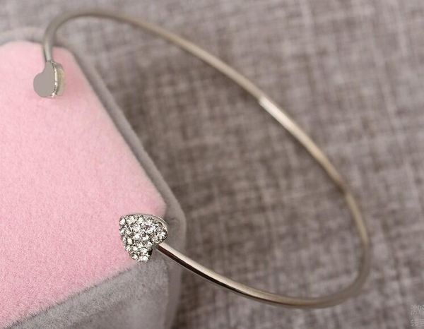 2017 новый простой любовь полный алмазов браслет Браслет два цвета можно выбрать
2017 новый простой любовь полный алмазов браслет Браслет два цвета можно выбрать