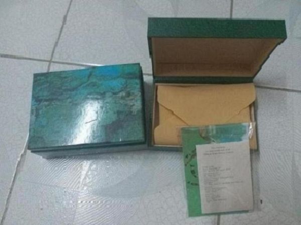 watches box green leather watches booklet card tags and papers in english, Black;blue
watches box green leather watches booklet card tags and papers in english, Black;blue