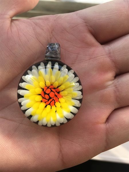 pendant, glass tricolor flowers, exquisite workmanship, welcome to order, Black
pendant, glass tricolor flowers, exquisite workmanship, welcome to order, Black