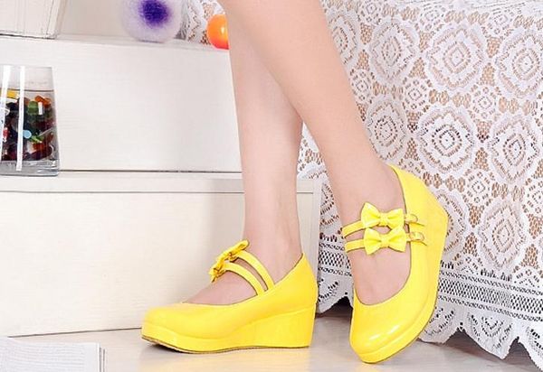 the spring and autumn period and the new single shoes lighter skin round head wedges sweet bowknot platform shoes big yards, Black
the spring and autumn period and the new single shoes lighter skin round head wedges sweet bowknot platform shoes big yards, Black