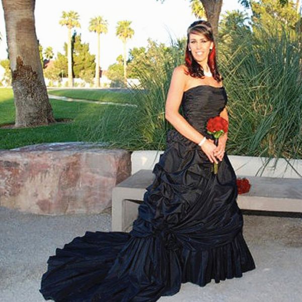 gothic style black wedding dresses strapless pleated draped taffeta a line vintage design 2020 bridal gowns custom size, White
gothic style black wedding dresses strapless pleated draped taffeta a line vintage design 2020 bridal gowns custom size, White