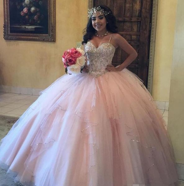 2017 новый chic розовый бальное платье quinceanera платья bling блестками стразы спагетти ремни ans de 16 сладкие пром платья партии плюс ра, Blue;red
2017 новый chic розовый бальное платье quinceanera платья bling блестками стразы спагетти ремни ans de 16 сладкие пром платья партии плюс ра, Blue;red