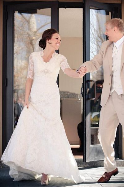mermaid modest lace wedding dresses sweep train beaded crystal v-neck half sleeve country bridal gowns 2019 new custom vestido de novia w855, White
mermaid modest lace wedding dresses sweep train beaded crystal v-neck half sleeve country bridal gowns 2019 new custom vestido de novia w855, White