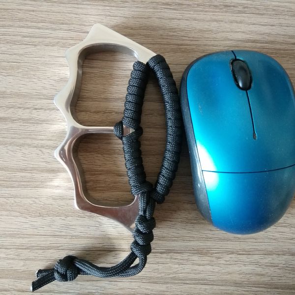 stainless steel knuckle dusters self-defense outtools mirror polished with rope knit weight 215g handle with rope knit
stainless steel knuckle dusters self-defense outtools mirror polished with rope knit weight 215g handle with rope knit
