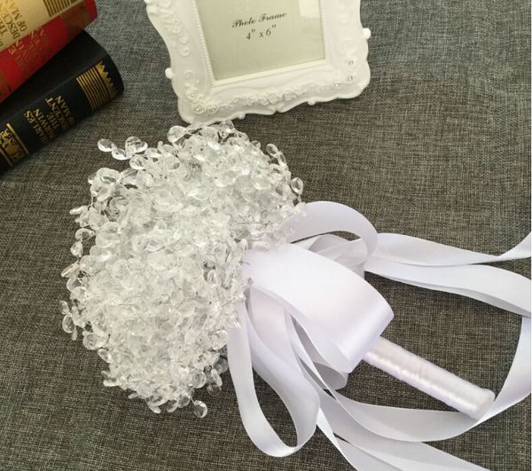 Hot bride wedding bouquet with luxury crystal simulation hand holding flower acrylic Korean wedding holding wedding photo props camera
Hot bride wedding bouquet with luxury crystal simulation hand holding flower acrylic Korean wedding holding wedding photo props camera