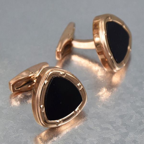C-T-R High Quality Best Design AAA+ 2 Colors Black Pattern and Trilateral Shape Famous Brand Cufflinks
C-T-R High Quality Best Design AAA+ 2 Colors Black Pattern and Trilateral Shape Famous Brand Cufflinks