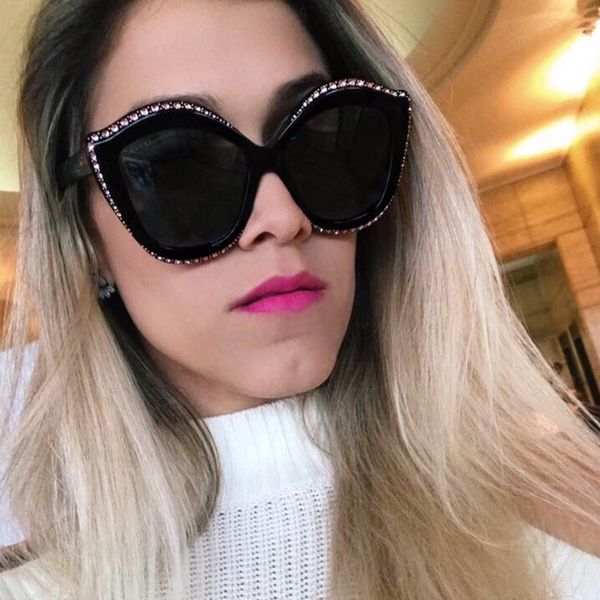 2017 New Lip Sunglasses Women Diamond Vintage Fashion Sun Glasses Brand Design Glasses Eyewear Oculos De Sol Feminino UV400 L97
2017 New Lip Sunglasses Women Diamond Vintage Fashion Sun Glasses Brand Design Glasses Eyewear Oculos De Sol Feminino UV400 L97