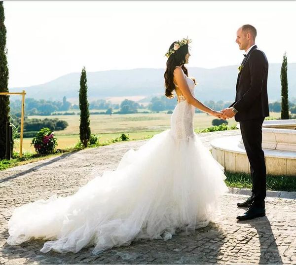2017 backless mermaid wedding dresses bridal gowns lace portrait sweetheart tulle tiered skirts court train custom made modest dress, White
2017 backless mermaid wedding dresses bridal gowns lace portrait sweetheart tulle tiered skirts court train custom made modest dress, White