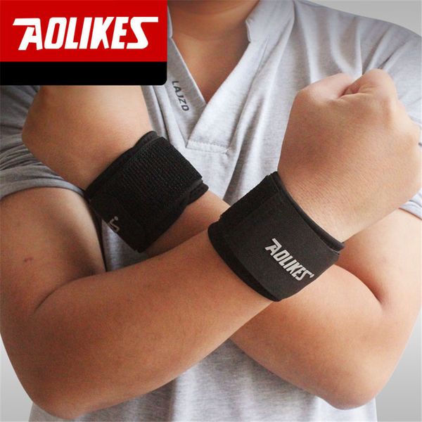 wholesale- aolikes 1 pair adjustable wrist support brace brand wristband men women gym wrestle professional sports protection wrist a-7936
wholesale- aolikes 1 pair adjustable wrist support brace brand wristband men women gym wrestle professional sports protection wrist a-7936
