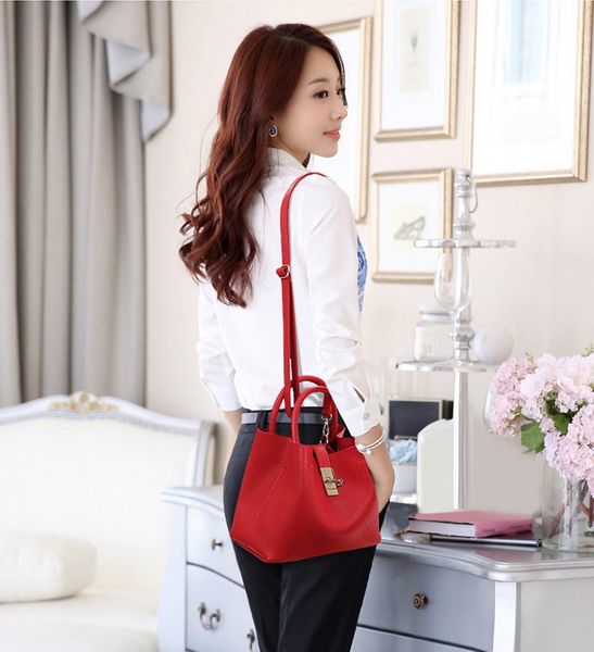 in the spring of 2017 new fashion all-match lock bucket microfiber leather bags oblique kuazi mother bag fashion handbags backpacks
in the spring of 2017 new fashion all-match lock bucket microfiber leather bags oblique kuazi mother bag fashion handbags backpacks