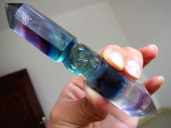 about 70g very beautiful pure natural fluorite crystal middle sculpture skull head six prism, Black
about 70g very beautiful pure natural fluorite crystal middle sculpture skull head six prism, Black