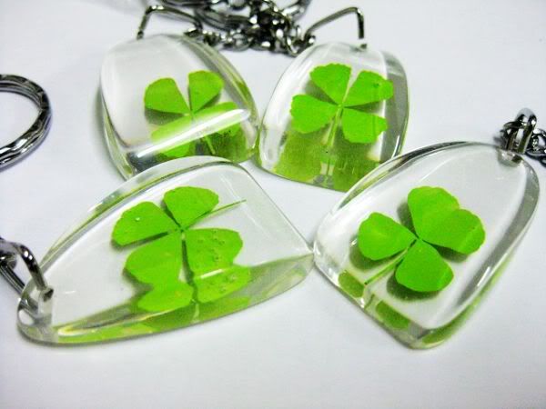 yqtdmy 12 pcs classical four leaf clover triangle style biker keychain, Slivery;golden
yqtdmy 12 pcs classical four leaf clover triangle style biker keychain, Slivery;golden