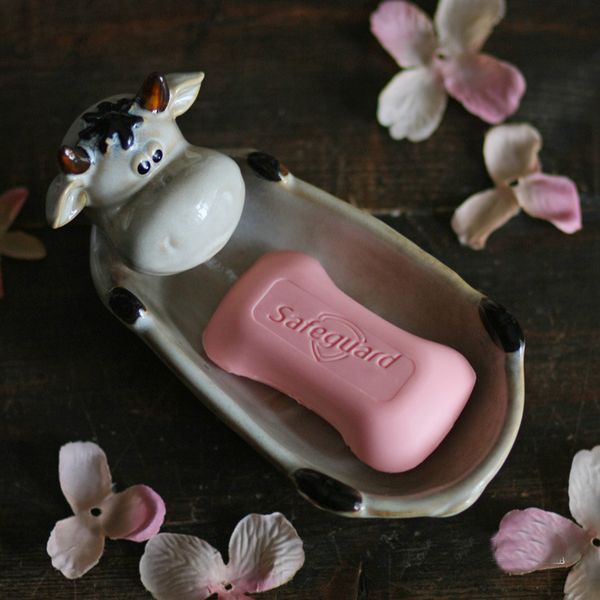 european style retro ceramic decoration creative cartoon cow sheep sugar basin ashtray soap box fruit basin indoor art small objects
european style retro ceramic decoration creative cartoon cow sheep sugar basin ashtray soap box fruit basin indoor art small objects