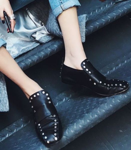 Fa hion luxury women u710 40 black white genuine leather tud 2way ca ual flat hoe de igner c e
Fa hion luxury women u710 40 black white genuine leather tud 2way ca ual flat hoe de igner c e