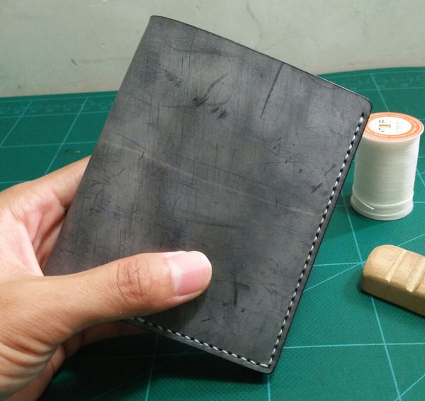 men genuine leather retro short bifold wallet cowhide purse card holder original designer handmade money clips slim vintage design bluepurse, Red;black
men genuine leather retro short bifold wallet cowhide purse card holder original designer handmade money clips slim vintage design bluepurse, Red;black
