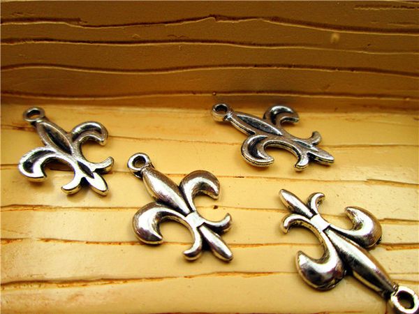 90pcs--fleur de lis charms, antique tibetan silver tone tierracast french lily charms 18x12mm, Bronze;silver
90pcs--fleur de lis charms, antique tibetan silver tone tierracast french lily charms 18x12mm, Bronze;silver