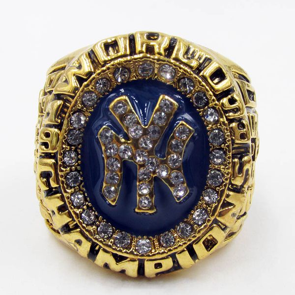 В 1998 году кольцо чемпионата Нью-Йорка по бейсболу был выигран
В 1998 году кольцо чемпионата Нью-Йорка по бейсболу был выигран