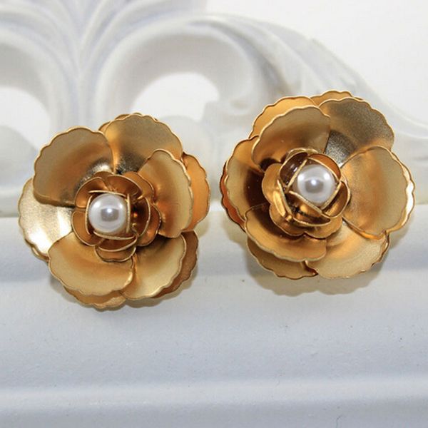 new arrival exaggerated baroque stud earring sretro metal flower pearl hyperbole big stud earrings remantic wedding bride earing accessories
new arrival exaggerated baroque stud earring sretro metal flower pearl hyperbole big stud earrings remantic wedding bride earing accessories