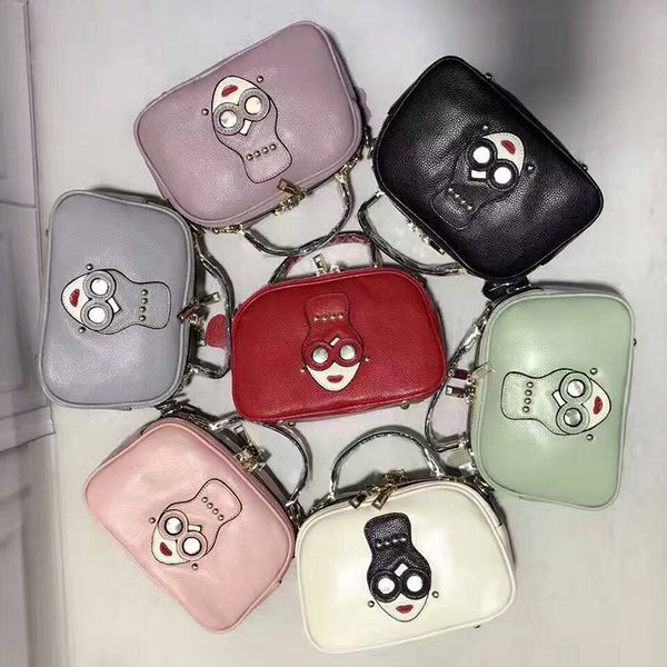 new fashion retro all-match leather shoulder messenger bag lady genuine leather cartoon small change purse handbag
new fashion retro all-match leather shoulder messenger bag lady genuine leather cartoon small change purse handbag