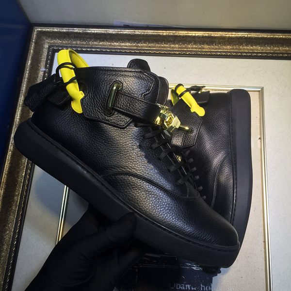 Дешевая кожаная верхняя роскошь лучшая резина с высококачественной горячей прод
Дешевая кожаная верхняя роскошь лучшая резина с высококачественной горячей прод