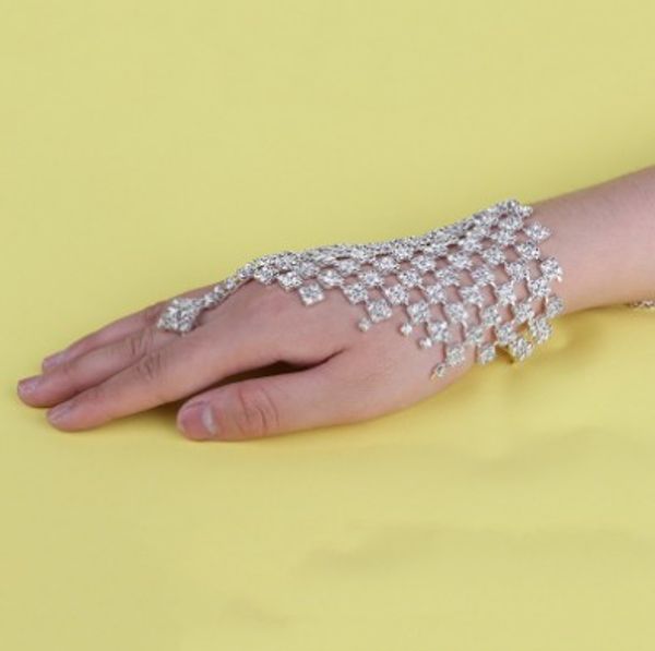 full rhinestone bridal hand bracelets claw chain bridal hand harness bangle slave chain wedding hand bracelets arm bracelets, Golden;silver
full rhinestone bridal hand bracelets claw chain bridal hand harness bangle slave chain wedding hand bracelets arm bracelets, Golden;silver