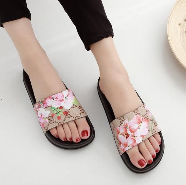 female summer fashion flat to prevent slippery sequins flat with thick sandals slippers, Black
female summer fashion flat to prevent slippery sequins flat with thick sandals slippers, Black