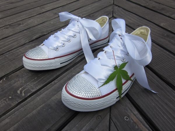 shipping Free High quality classic crystal white canvas shoes casual shoes women flat shoes
shipping Free High quality classic crystal white canvas shoes casual shoes women flat shoes