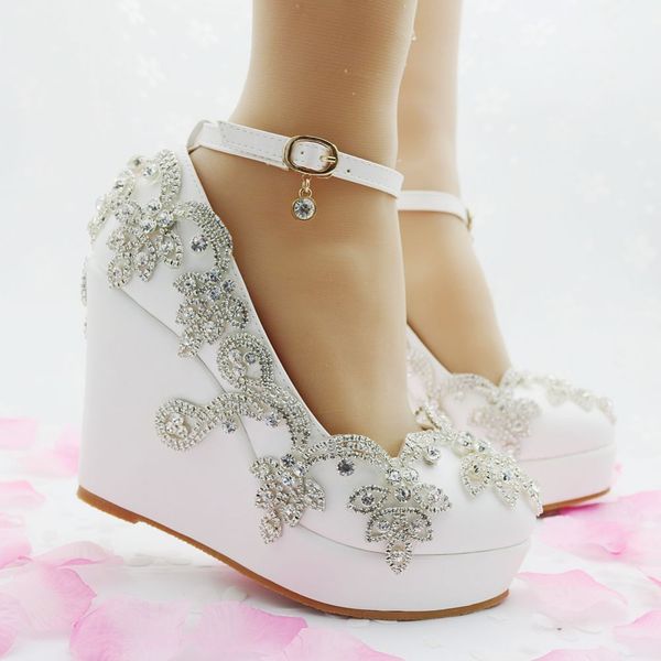 Новая мода каблуки клинья сандалии горный хрусталь сандалии для насосов партии с
Новая мода каблуки клинья сандалии горный хрусталь сандалии для насосов партии с