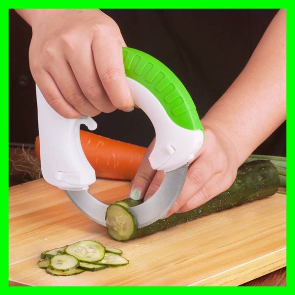 rolling knife innovative design of the kitchen circular knife sharp blade mutifunction cutter vegetables meat cake piza cutting tools
rolling knife innovative design of the kitchen circular knife sharp blade mutifunction cutter vegetables meat cake piza cutting tools