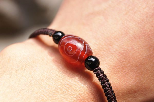 bracelet with caramel flat knot + 1 drum frosted tianzhu agate beads lucky bracelet, Black
bracelet with caramel flat knot + 1 drum frosted tianzhu agate beads lucky bracelet, Black