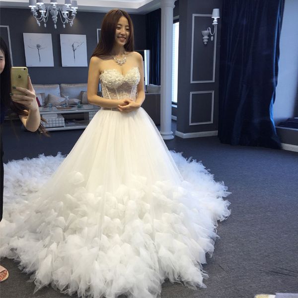 strapless crystals ball gowns long tail princess palace slim minimalist luxury train wedding gowns with hand made flowers bridal gowns, White
strapless crystals ball gowns long tail princess palace slim minimalist luxury train wedding gowns with hand made flowers bridal gowns, White
