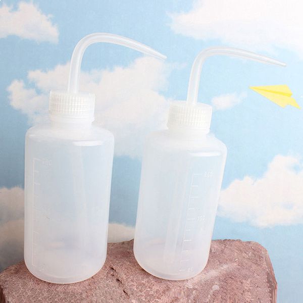 

Wholesale- 250/500/1000ml NEW Plastic Squeeze Bottle Sauce Oil Water Dispenser Diffuser For Watering Tools