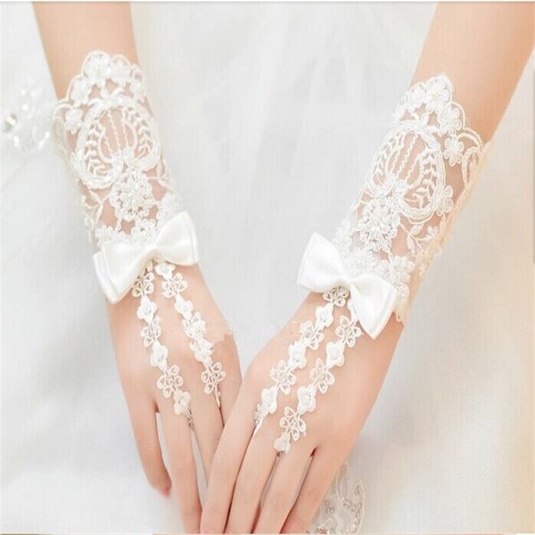 wedding gloves 2017 new fingerless short bridal glove with lace appliqued bow wedding dress elegant wedding accessories, White
wedding gloves 2017 new fingerless short bridal glove with lace appliqued bow wedding dress elegant wedding accessories, White