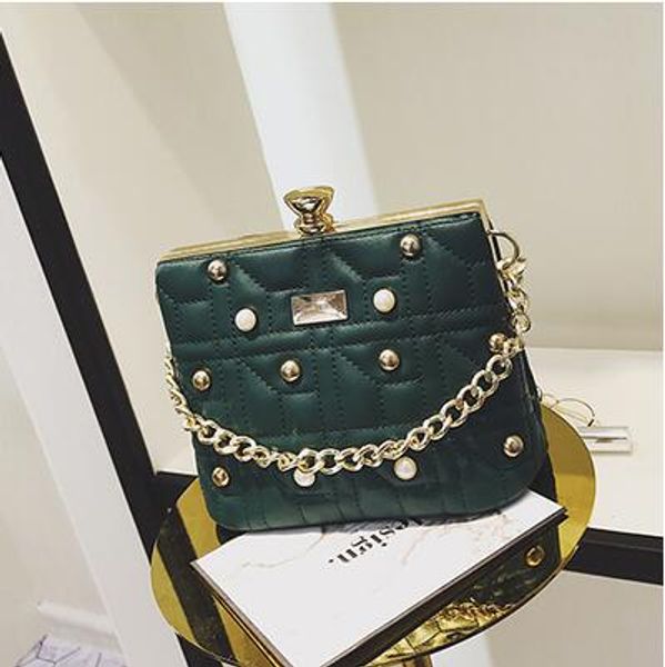 2017. women's bags. artificial pearl. shell modeling. chain. handbag. fashion casual bag. pu. soft. small. mini.cross body.shoulder bag
2017. women's bags. artificial pearl. shell modeling. chain. handbag. fashion casual bag. pu. soft. small. mini.cross body.shoulder bag